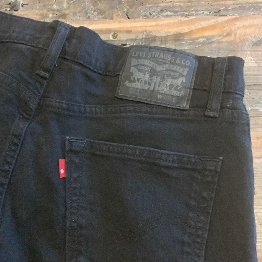 Levi’s 511 Black 32/30 skinny jeans, tight fit. Good condition.